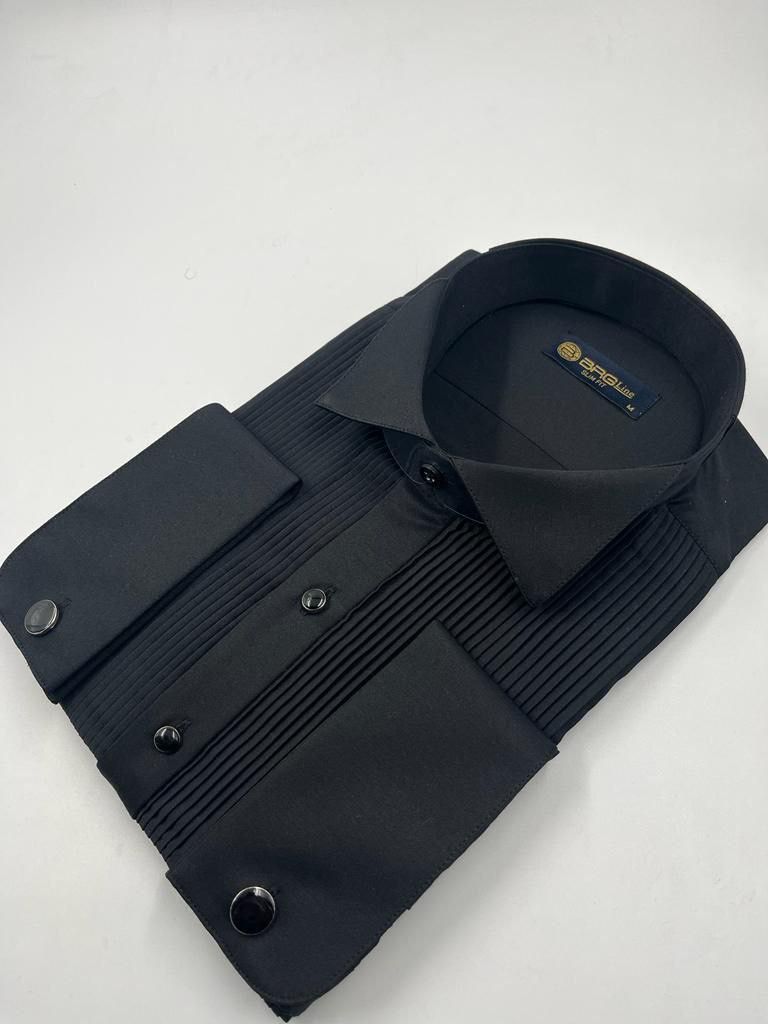 Chemise col cassé + boutons manchettes : l'essentiel pour votre nœud papillon ! Élégance garantie.